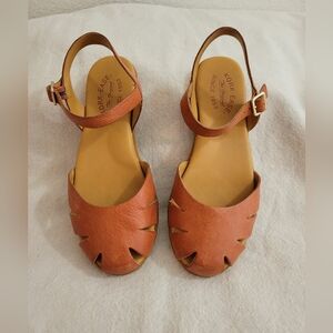 Kork Ease Meegan leather closed toe sandals women's size 8 / 39